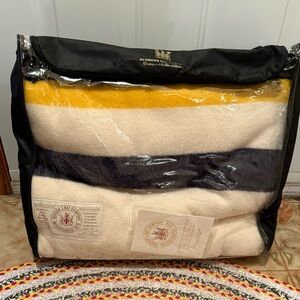 Hudson's Bay Company - HBC SIGNATURE MULTI STRIPE Wool Blanket - 6 point (QUEEN)